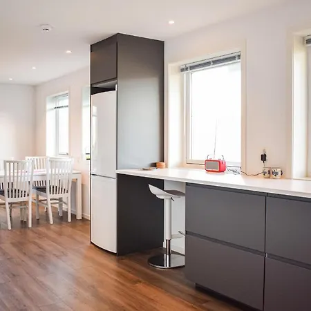 Apartment 2 Bedroom Cozy In *
