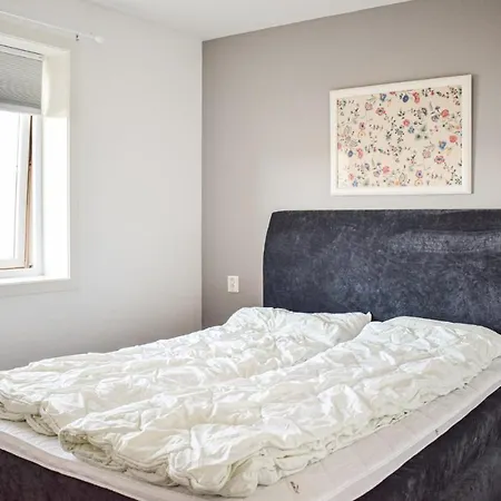 Apartment 2 Bedroom Cozy In *